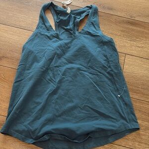 Lululemon size 6 flowing tank top